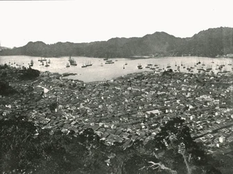 1895年、長崎県の街のパノラマビュー。