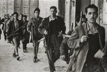イタリア、エミリア・ロマーニャ州チェゼーナのパルチザン（1944年10月）（b/e写真