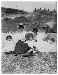 浜辺の人々、c1890-1909