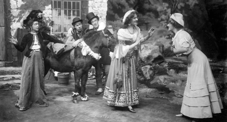 The Gay Gordons、c1907のパフォーマンス