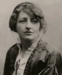 レベントロー1871-1918年頃のファニーフランツィスカ伯爵夫人の肖像、1900年頃。