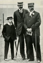 1908年、1947年、アルバート王子と家庭教師、デスボロー卿。