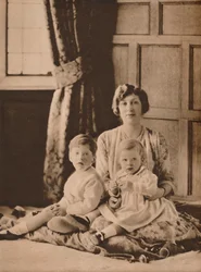 メアリー王女、子爵夫人ラセル、ジェラルドとジョージの2人の息子、1926年1935年