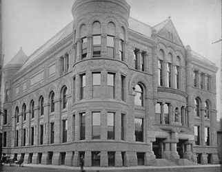 公共図書館の建物、ミネアポリス、ミネソタ、c1897。