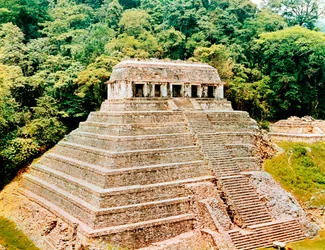ピラミッドと碑文の寺院、パレンケ、メキシコ、7世紀