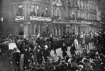 1901年にロンドンを通過するビクトリア女王の葬列