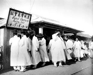 鉄道チケットの待ち行列、ソウル、韓国、1900