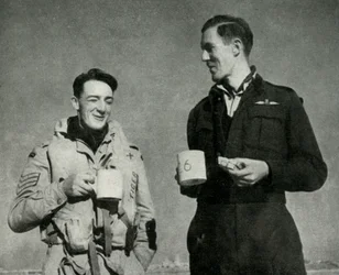 第二次世界大戦、1942年1944年、マルタのお茶を楽しむRAF職員。