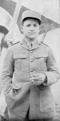 フランス系アメリカ人の戦闘機パイロットで、第一次世界大戦の空を飛んでいるエース、1914年〜1818年のラウル・ルバリー