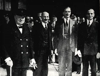 1945年6月27日、アメリカからロンドンに戻ります。