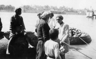 メロンを積んだリバークラフト、ティグリス川、バグダッド、イラク、1917年〜1919年