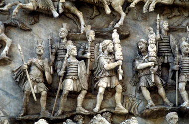 decursioに参加しているローマの兵士、葬式の火葬の儀式巡り、c180-196