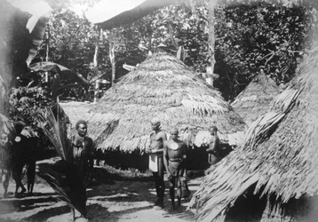 1892年、サンタクルーズのティモツでの先住民の丸い家