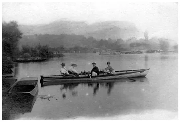 湖で漕ぐ、c1900-1919