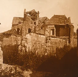 台無しにされた教会、ボーモンシュルヴェズレ、北フランス、c1914-c1918