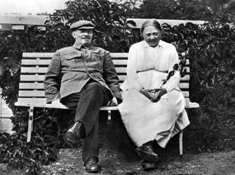 ロシアのボリシェヴィキ指導者ウラジーミル・レーニンとナデジダ・クルプスカヤ、ゴルキ、ソ連、1922年