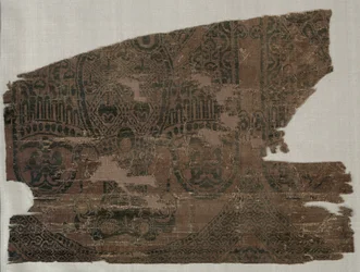 1200-1243年のセントバーナードカルボの墓からの双頭のワシのサミットの破片。