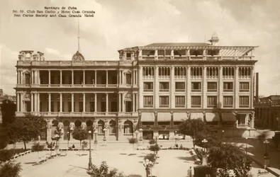 サンティアゴデクーバ-サンカルロスソサエティおよびカサグランダホテル、c1920s。