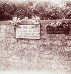 ベルギー、ディナン、ドイツ人によって射殺された民間人の記憶にサインインするc1914-c1918