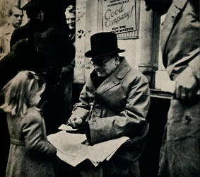 北国でのサイン会、c1945。