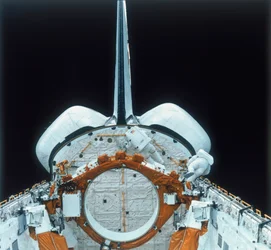 1980年代のEVAのスペースシャトル宇宙飛行士
