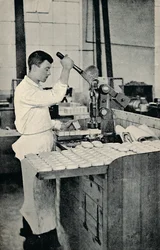石鹸のブロックのスタンピング、c1917