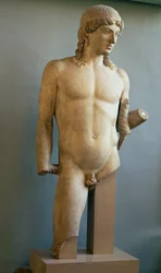 アポロの像、ギリシャ、紀元前480～400年頃（大理石