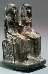 古代エジプトの役人とその妻の像、紀元前13〜12世紀