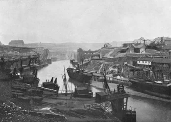 サンダーランド-橋から川を見上げる、1895