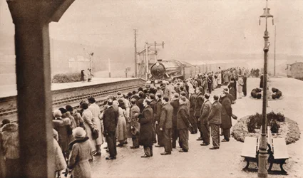 1936年、ウェルウィン駅の王立葬儀への共感