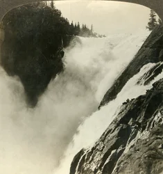 壮大なリウカン滝の素晴らしい素晴らしさ、800フィートの落下、ノルウェー、c1905から始まります。