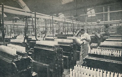 キャンドル成形室、c1917