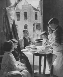 家族は食べる必要があります、c1940 1942
