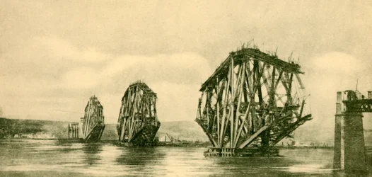 建設中のフォース橋、c1930。