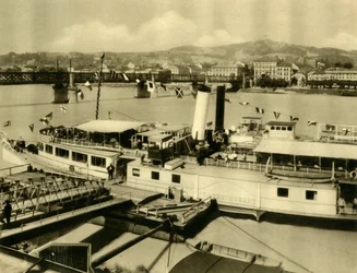 ドナウ川に浮かぶフランツシューベルトの汽船、アッパーオーストリア、c1935。