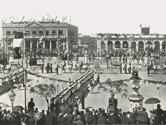 祭日の大広場、モンテビデオ、ウルグアイ、1895年。