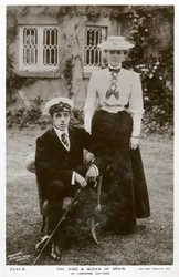 ワイト島のOsborne Cottageにあるスペインの王と女王、c1906-c1919