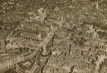 法の隠れ家であるロンドン市民にはこれまでにほとんど見られなかったもの：寺院と法廷、c1935。