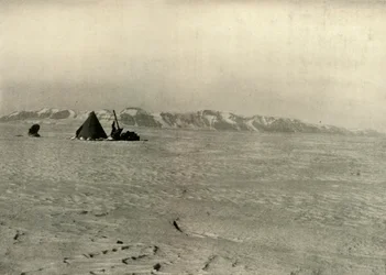 氷河を下る途中で撮影された女王アレクサンドラ山脈、c1908、1909
