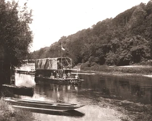 クリムデンウッドの下のテムズ川、バークシャー、1894年。