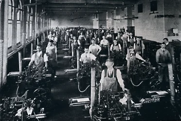 アメリカ政府の印刷局は、1916年に126台の鋳造機も運営しています。