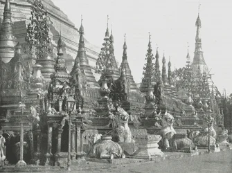 大塔のベース、ビルマ、ラングーン、1895年。
