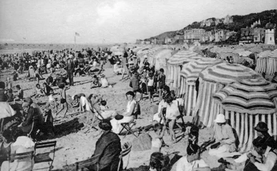 ビーチ、トルヴィル、フランス、c1920s