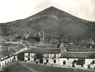 都市と山、ポトシ、ボリビア、1895年。