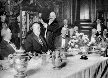 ロンドンの帯金具師組合の親方の戴冠、1926-1927年