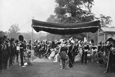 戴冠式の観兵式、1902-1903年