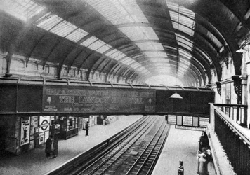 1926年から1927年にロンドンのスローンスクエア駅に架かるウェストボーン水道橋のコース