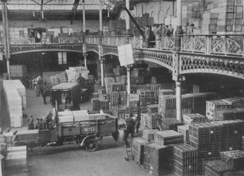 1915年に政府の偉大な店舗の1つを発送した部屋