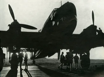 ベンガジへの郵便配達が可能になりました、c1942-1943、1945。