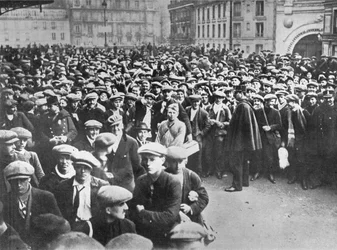 1915年の新フランス軍：徴兵と奉仕への登録を待っているボランティア